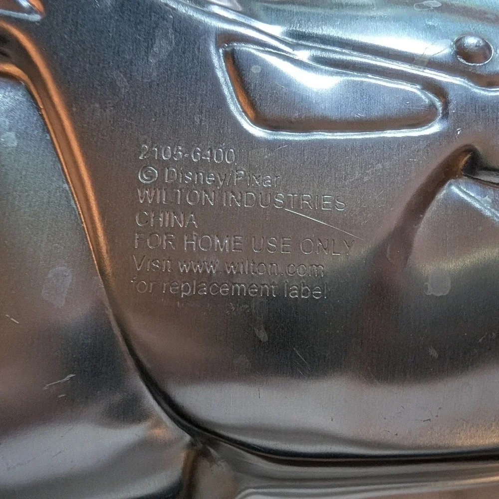 Wilton Disney Pixar Cars Lightning McQueen Aluminum Cake Pan #2105-6400 Mold